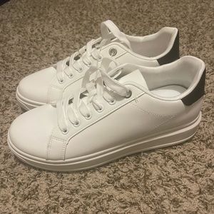 Madden Girl Women's Josiiee Sneaker, Size 10